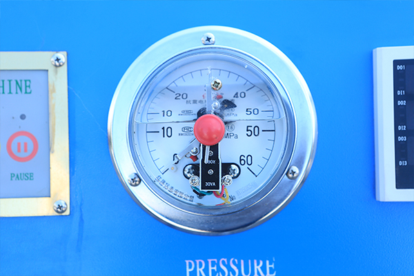 鋼絲繩壓套機壓力表