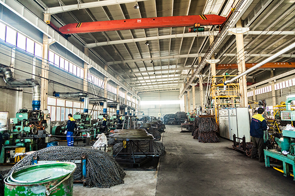 車間中的起重機(jī) 車間中的起重機(jī)